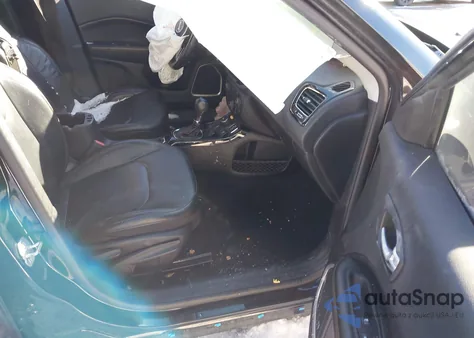 2020 Jeep Compass Limited 4X4 z USA, uszkodzony, nr VIN 3C4NJDCB1LT208774